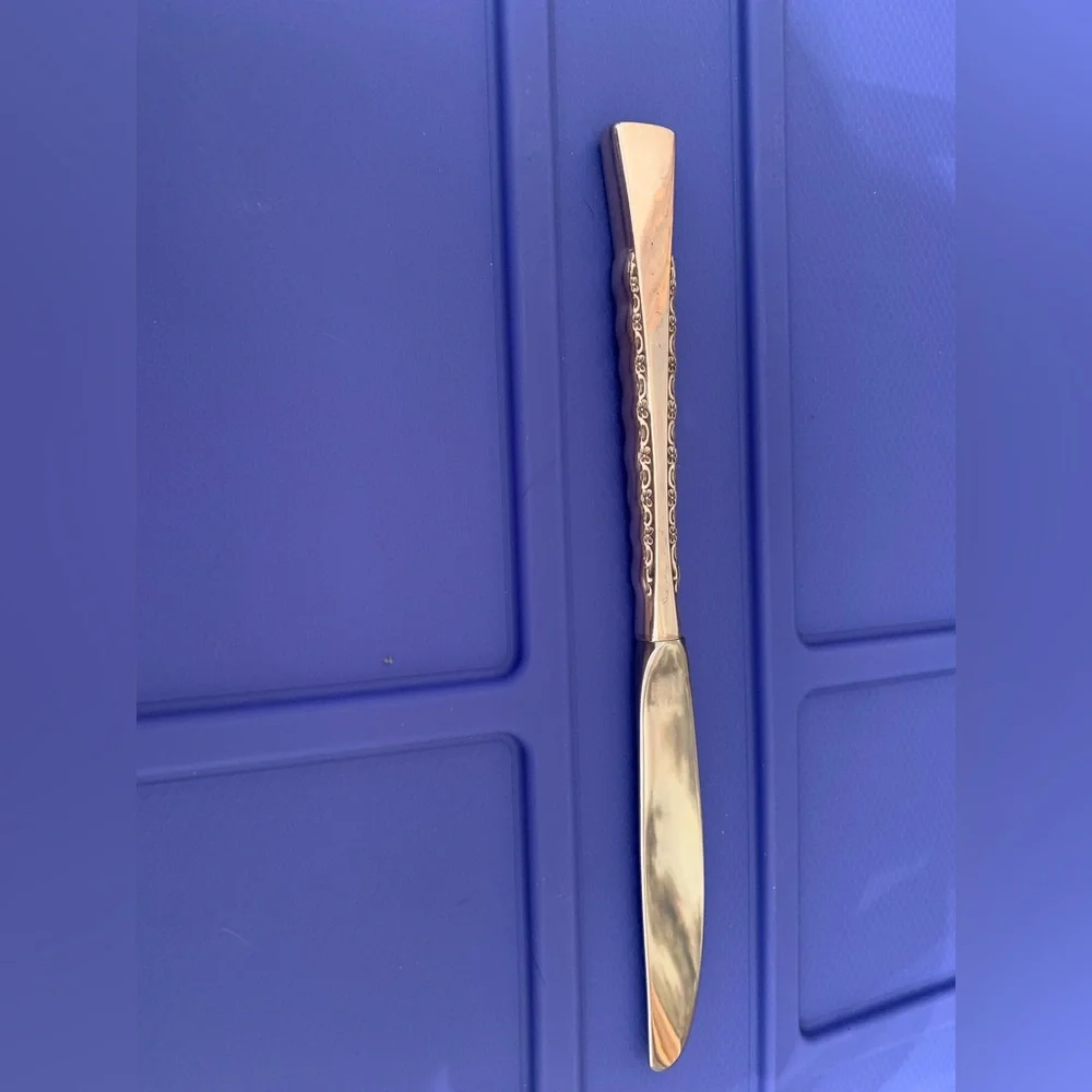 (1) VINTAGE Antique Replacement Piece international deep silver inlaid Knife